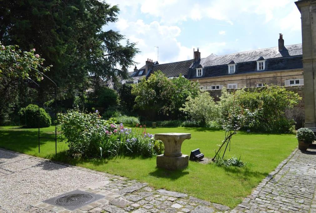 Jardin De La Prefecture Apartment Arras Exterior foto